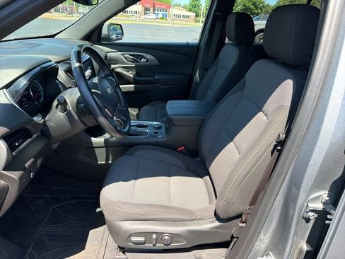 Used 2023 Chevrolet Traverse LT w/ LPO, Floor Liner Package AWD/4WD image 15