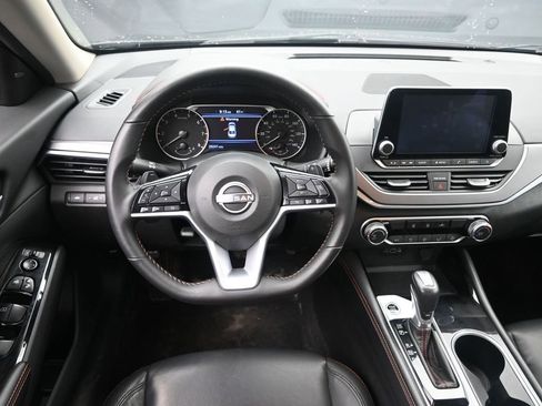 Used 2025 Nissan Altima 2.5 SR FWD image 22