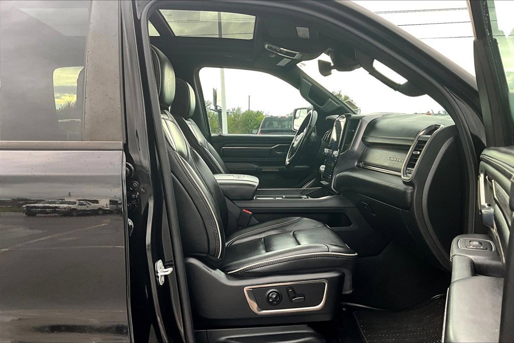 Used 2020 RAM 1500 Limited w/ Black Appearance Package AWD/4WD image 7