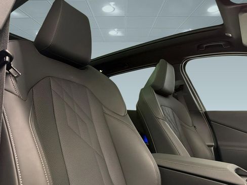 Used 2025 BMW X3 xDrive30i w/ Convenience Package image 15