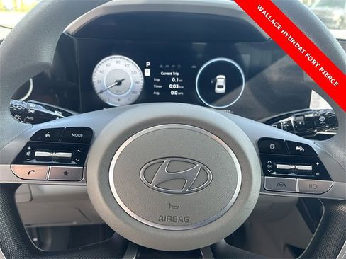 Used 2024 Hyundai Elantra SEL image 18