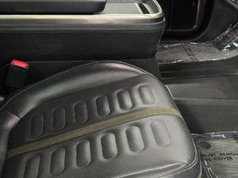 Used 2024 Rivian R1S Adventure AWD/4WD image 11