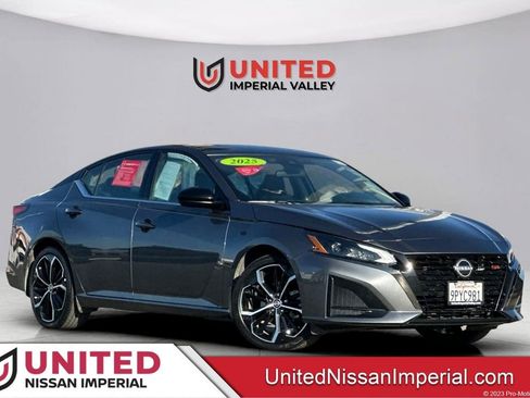 Certified 2025 Nissan Altima 2.5 SR image 1