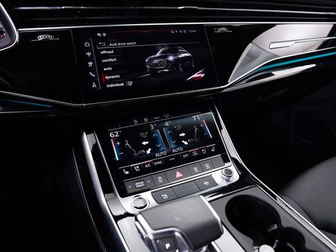 Certified 2025 Audi Q8 Premium Plus w/ Premium Plus Package AWD/4WD image 18