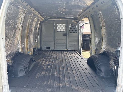 Used 2016 Chevrolet Express 2500 RWD image 15