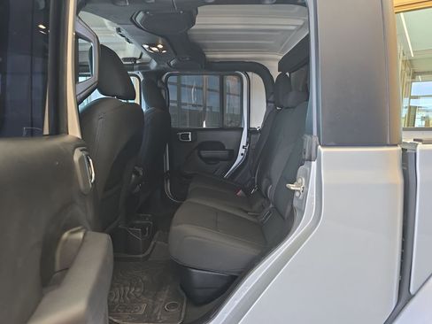 Used 2023 Jeep Gladiator Willys image 29