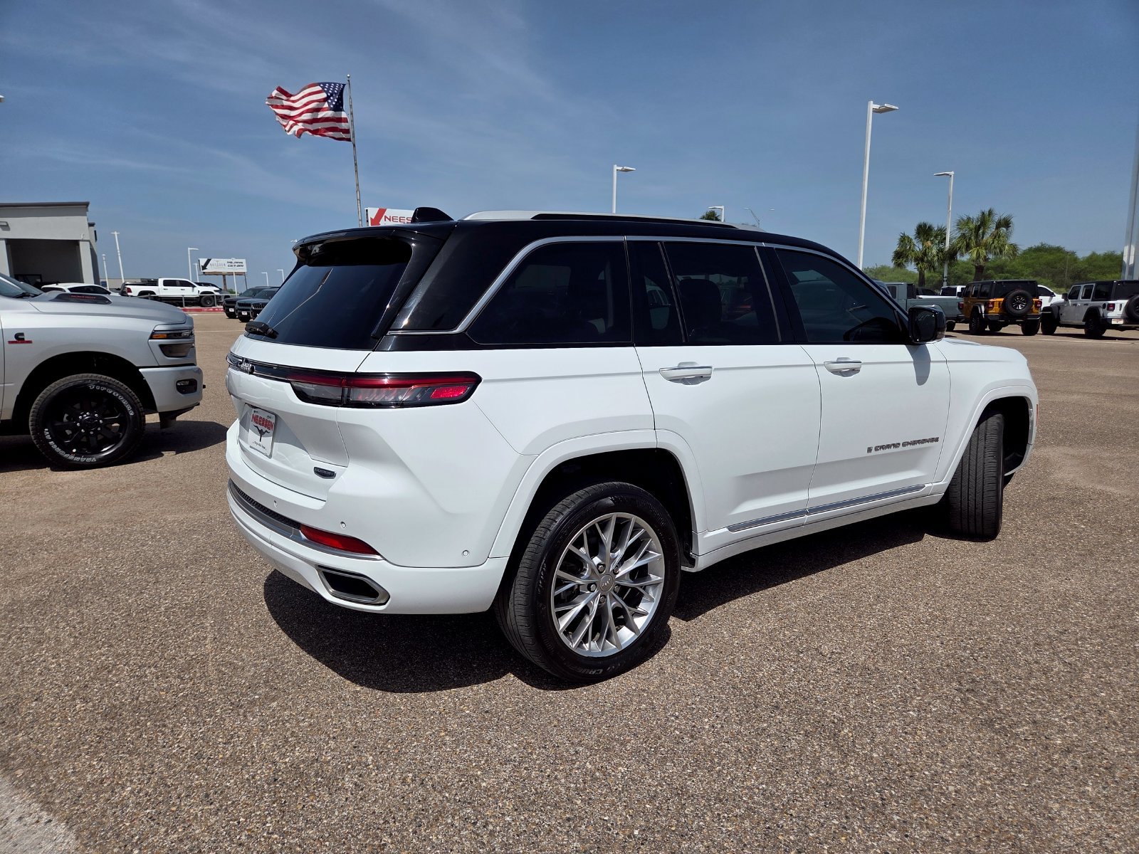Used 2022 Jeep Grand Cherokee Summit RWD image 7