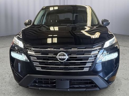 Used 2024 Nissan Rogue SV AWD/4WD image 2