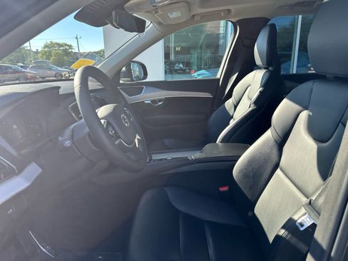 Used 2023 Volvo XC90 B5 Core w/ Climate Package AWD/4WD image 9