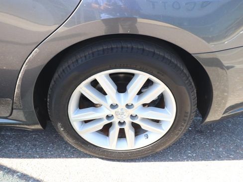 Used 2013 Toyota Avalon XLE FWD image 6