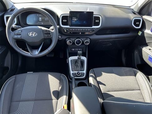 New 2025 Hyundai Venue Limited image 3