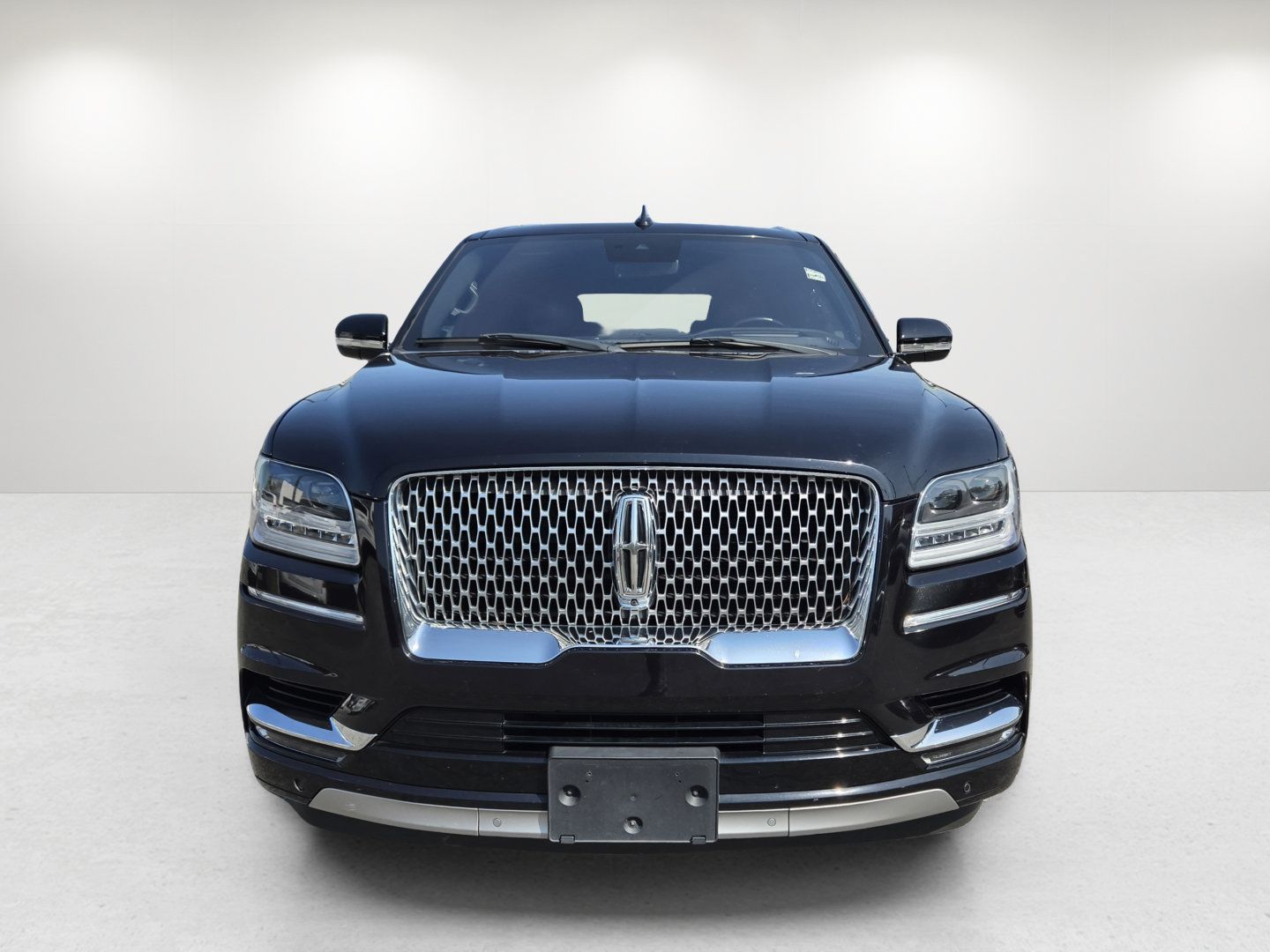 Used 2019 Lincoln Navigator L Reserve AWD/4WD image 2
