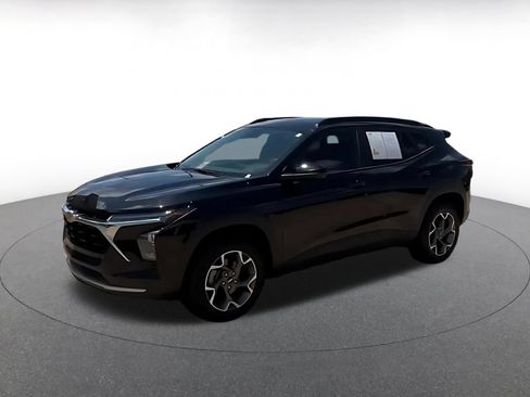Used 2025 Chevrolet Trax LT FWD image 8