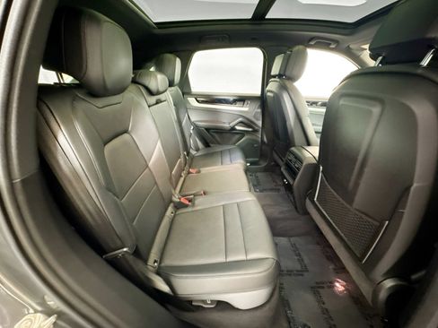 Used 2025 Porsche Cayenne image 24
