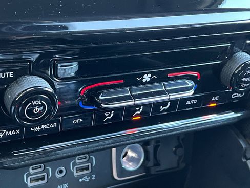 Used 2023 Jeep Grand Cherokee L Laredo image 18