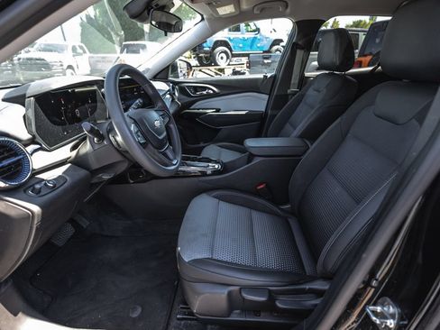 Used 2024 Chevrolet Trax LT FWD image 18