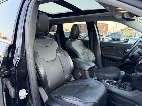 Used 2021 Jeep Cherokee Limited AWD/4WD image 16