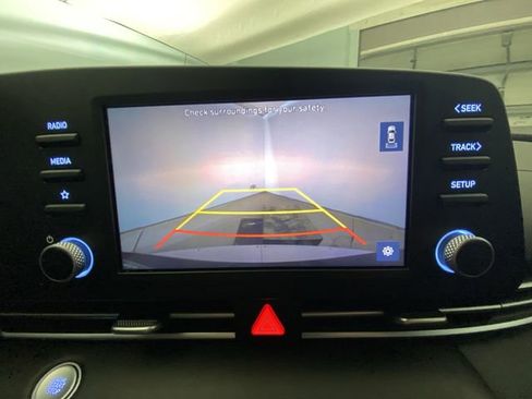 Used 2023 Hyundai Elantra SEL FWD image 17