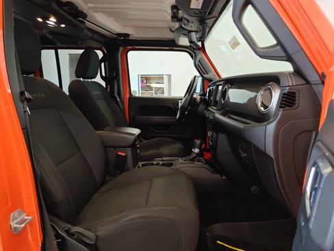 Used 2020 Jeep Wrangler Unlimited Sahara w/ Uconnect 4C Nav & Sound Group AWD/4WD image 14
