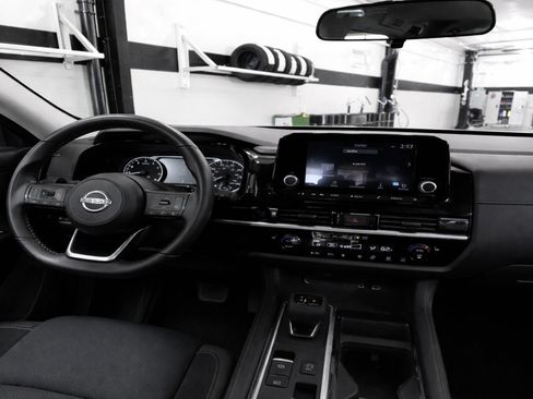 Used 2025 Nissan Pathfinder SV FWD image 14