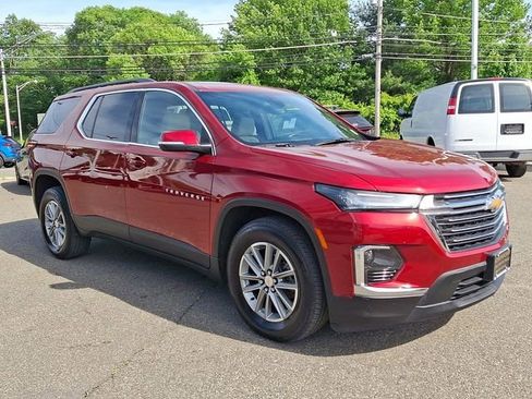 Used 2023 Chevrolet Traverse LT AWD/4WD image 3