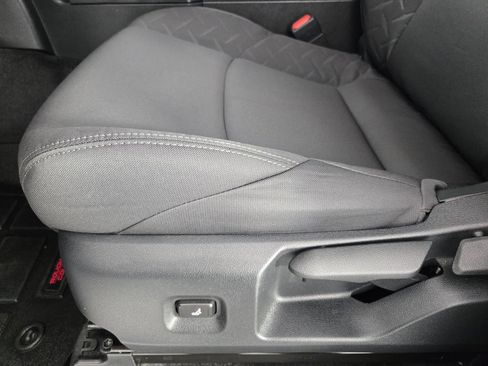 Used 2025 Toyota Tacoma SR5 AWD/4WD image 26