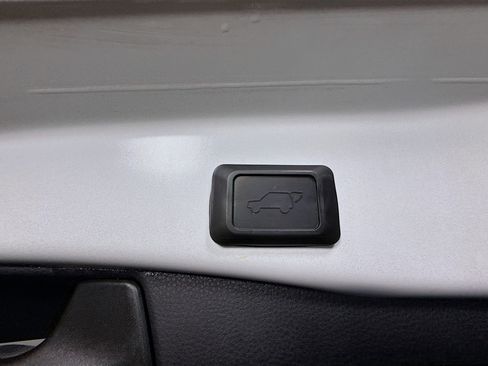 Used 2022 Toyota RAV4 XLE w/ Convenience Package FWD image 42