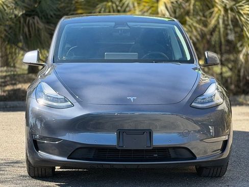 Used 2021 Tesla Model Y Long Range AWD/4WD image 3