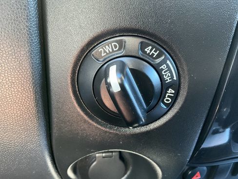 Used 2013 Nissan Titan SV w/ SV Premium Utility Pkg image 35