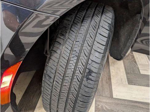 Used 2023 Chrysler Pacifica Touring-L image 22