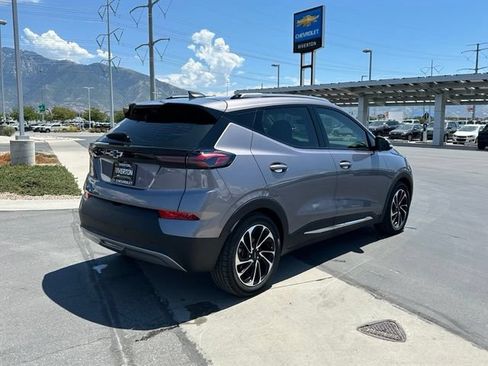 Used 2023 Chevrolet Bolt EUV Premier w/ Sun & Sound Package FWD image 6