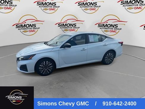Used 2024 Nissan Altima 2.5 SV FWD image 5