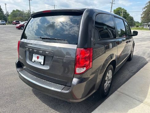 Used 2020 Dodge Grand Caravan SE w/ UConnect Hands-Free Group FWD image 5