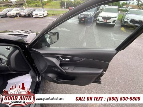 Used 2017 Nissan Rogue S AWD/4WD image 15