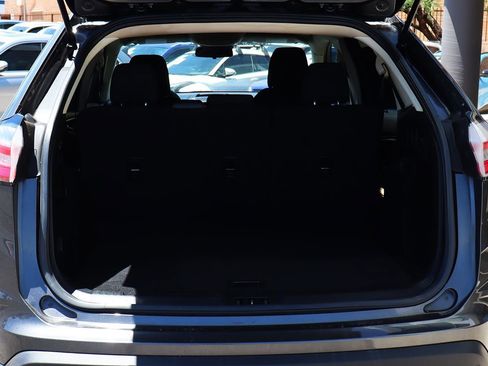 Used 2020 Ford Edge SE FWD image 24