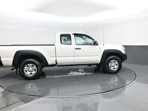 Used 2015 Toyota Tacoma Base image 4