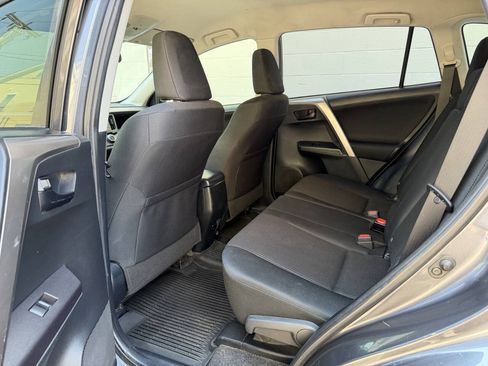Used 2018 Toyota RAV4 LE w/ All Weather Liner Package AWD/4WD image 17