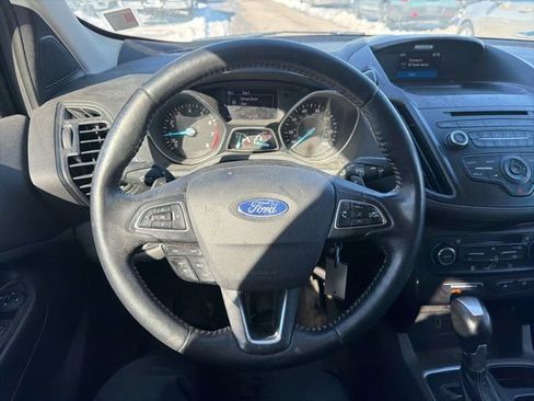 Used 2017 Ford Escape SE w/ SE Sport Appearance Package image 18