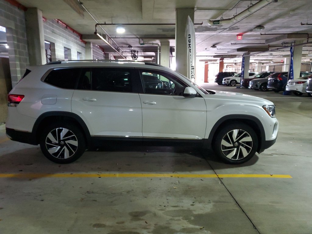 Used 2024 Volkswagen Atlas SEL AWD/4WD image 11