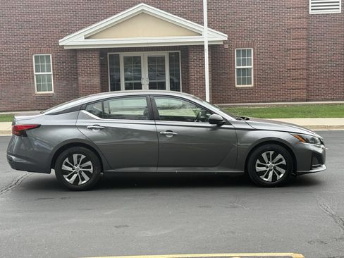 Used 2024 Nissan Altima 2.5 S FWD image 3