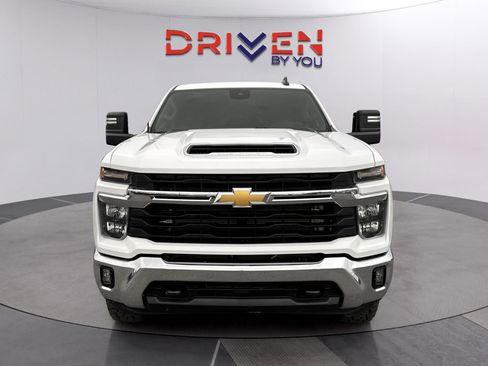 Used 2024 Chevrolet Silverado 2500 LT image 9