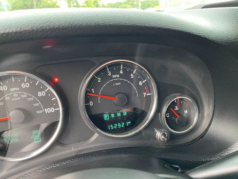 Used 2015 Jeep Wrangler Unlimited Sahara AWD/4WD image 18