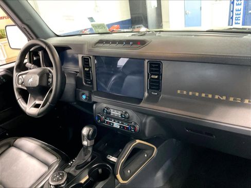 Used 2025 Ford Bronco Badlands AWD/4WD image 14