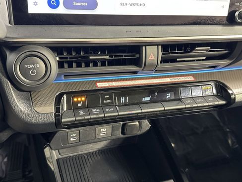 Used 2025 Toyota Prius XLE image 25