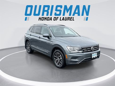 Used 2021 Volkswagen Tiguan SE w/ Panoramic Sunroof Package image 2