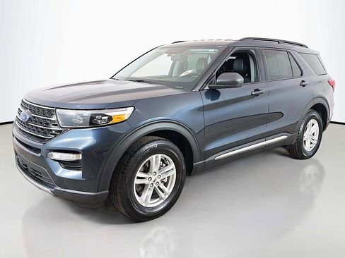 Used 2022 Ford Explorer XLT w/ Equipment Group 202A AWD/4WD image 7