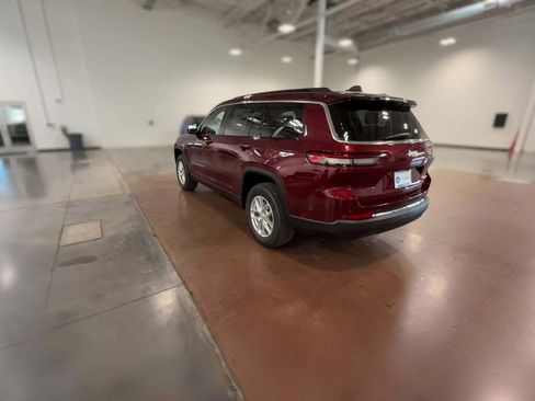 New 2025 Jeep Grand Cherokee L Laredo image 8