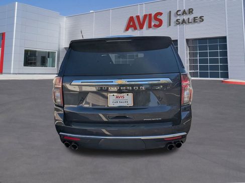 Used 2023 Chevrolet Suburban Premier image 7