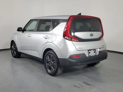 Certified 2021 Kia Soul S image 5