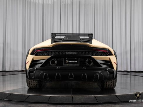 Used 2024 Lamborghini Huracan Sterrato image 23